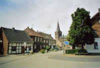 File source: http://de.wikipedia.org/wiki/Datei:Nettesheim,_Dorfplatz.jpg
